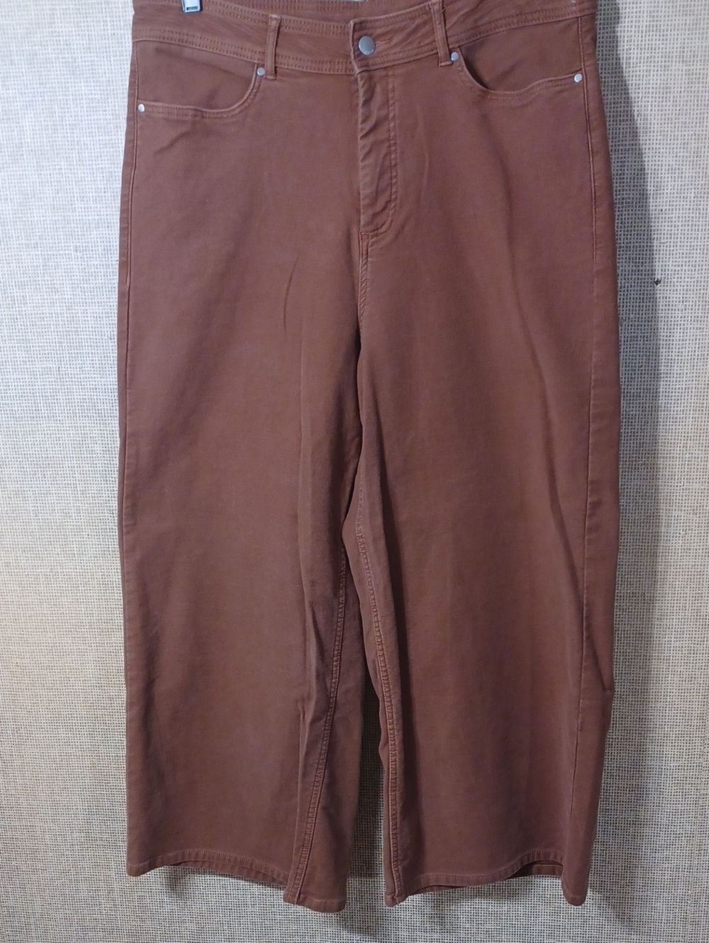 Wide-Leg Women's Jeans in Rust Brown